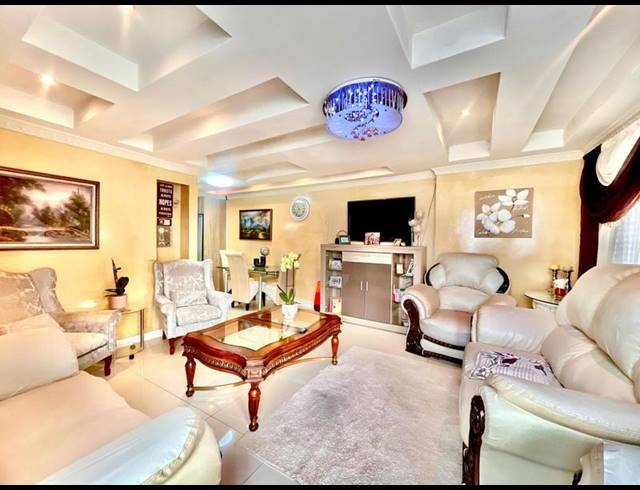 4 BEDROOM HOUSE FOR SALE IN ROCKLANDS